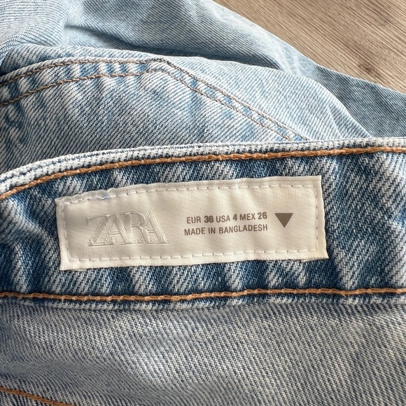 NWOT Zara Women's Light Blue Straight Jeans - Picture 3 of 3